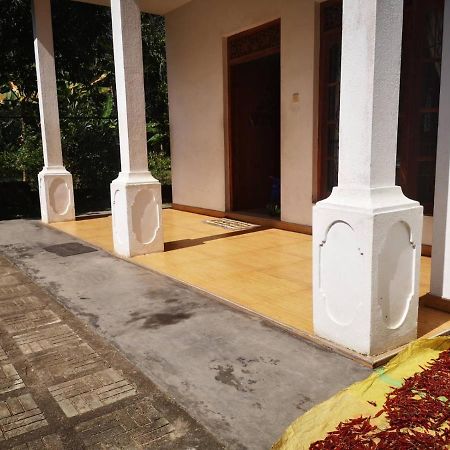 Sithu Guesthouse Bentota Exterior foto